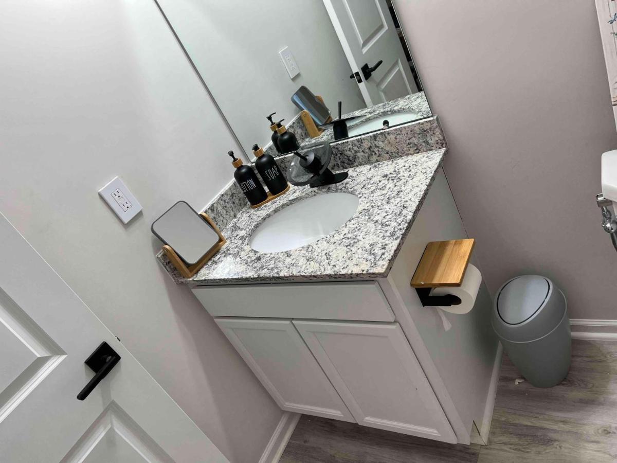 Hometel Premium Guest Suite W/ Private Entrance Ypsilanti Eksteriør billede